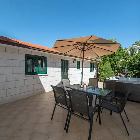 Dumancic With Garden And Hot Tub 别墅 Lovreć