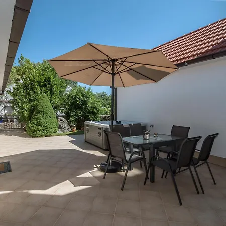 别墅 Dumancic With Garden And Hot Tub *